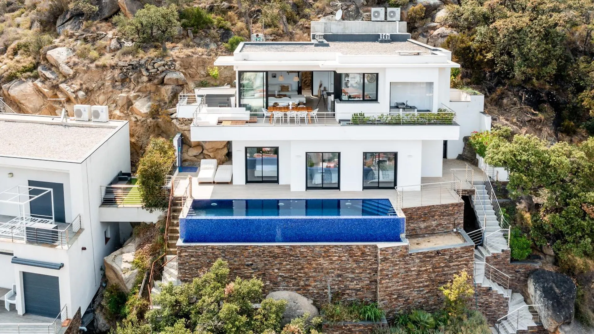 Level Mar Villa Roses Spain